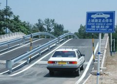  科目二倒车入库如何正确修整方向