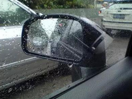 雨天开车怎么保持视线清晰
