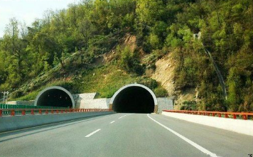 高速公路隧道行车注意事项