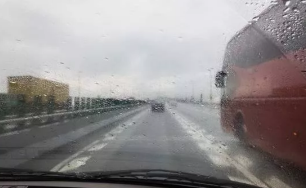 雨天行车